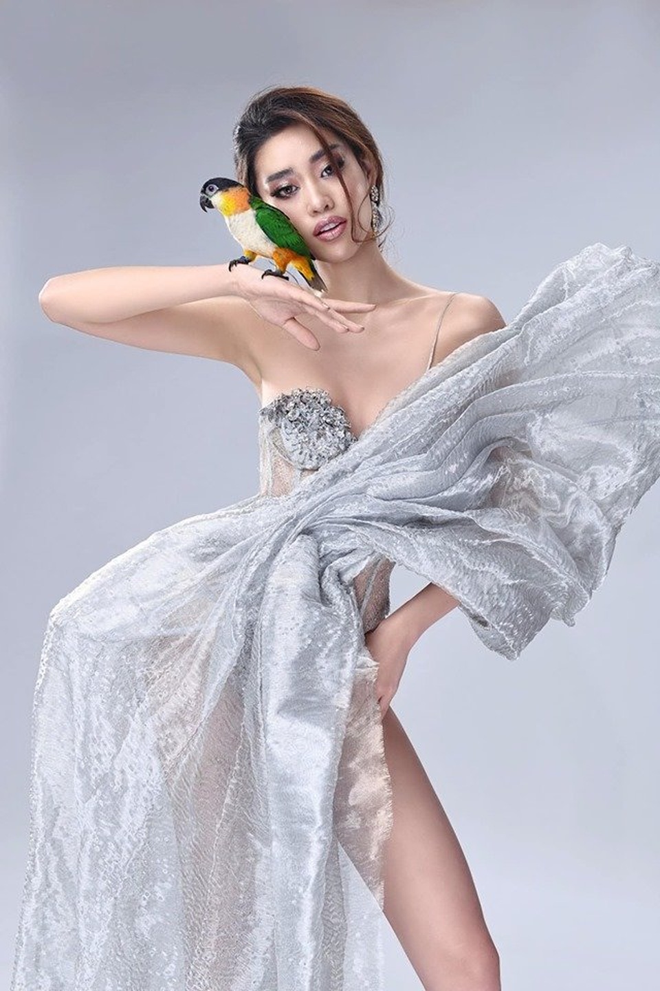 Tân Hoa hậu Hoàn vũ Việt Nam 2019 - mỹ nhân nóng bỏng từng “suýt bị xâm hại” - 7 Tân Hoa hậu Hoàn vũ Việt Nam 2019 - mỹ nhân nóng bỏng từng “suýt bị xâm hại” - 7