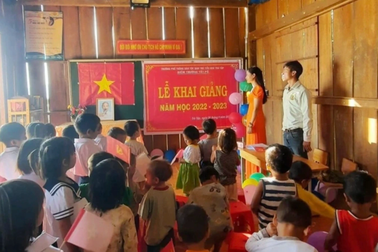 Lễ khai giảng đơn sơ giữa đại ngàn Trường Sơn