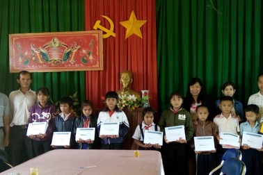 Trao 120 suất học bổng của Grobest Việt Nam đến học sinh nghèo hiếu học tại tỉnh Gia Lai