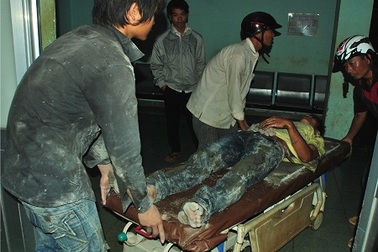 Rơi từ độ cao hơn 9m, hai công nhân trọng thương