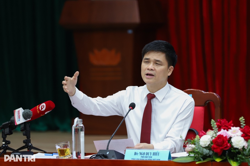 Công nhân mất không có tiền làm đám tang, 11 năm sau mới nhận được bảo hiểm - 2 Công nhân mất không có tiền làm đám tang, 11 năm sau mới nhận được bảo hiểm - 2