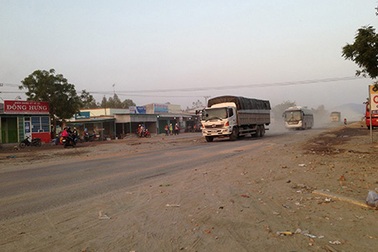 Vụ dân chặn QL1A: Điện lực Việt Nam cam kết xử lý ô nhiễm