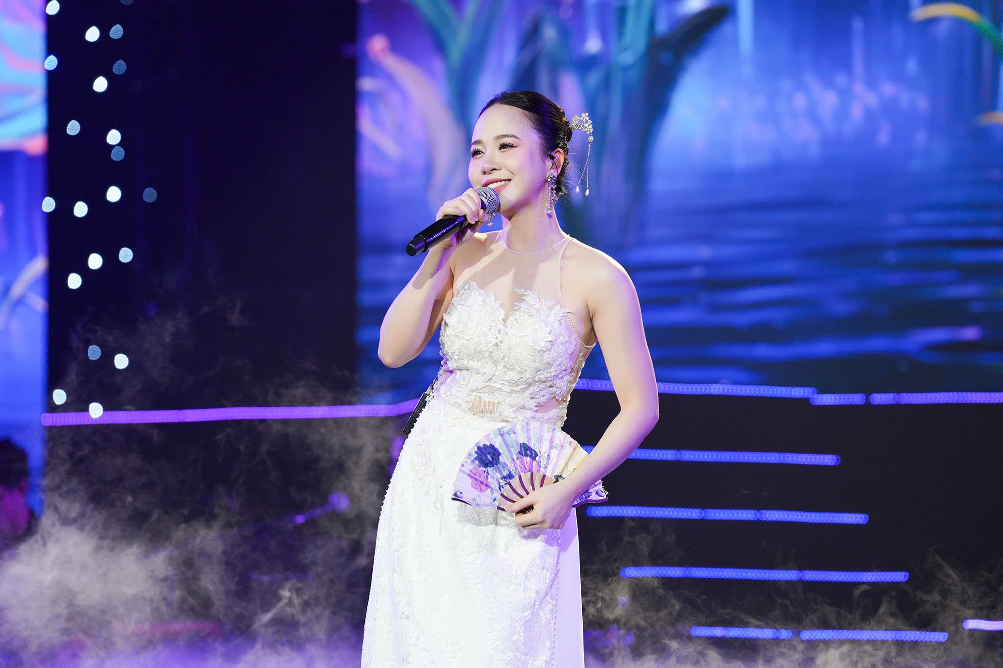 Ca sĩ Hoàng Hồng Ngọc trải lòng về hành trình âm nhạc và cuộc sống lính - 2