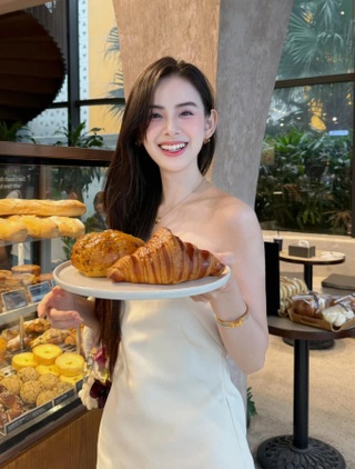 Hương Liên: Cô gái có "nụ cười triệu view", làm dâu nhà hào môn gây chú ý - 7