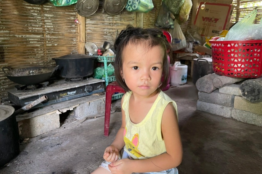 Rớt nước mắt gia cảnh người đàn ông mù chới với trong đại dịch Covid-19 - 8 Rớt nước mắt gia cảnh người đàn ông mù chới với trong đại dịch Covid-19 - 8