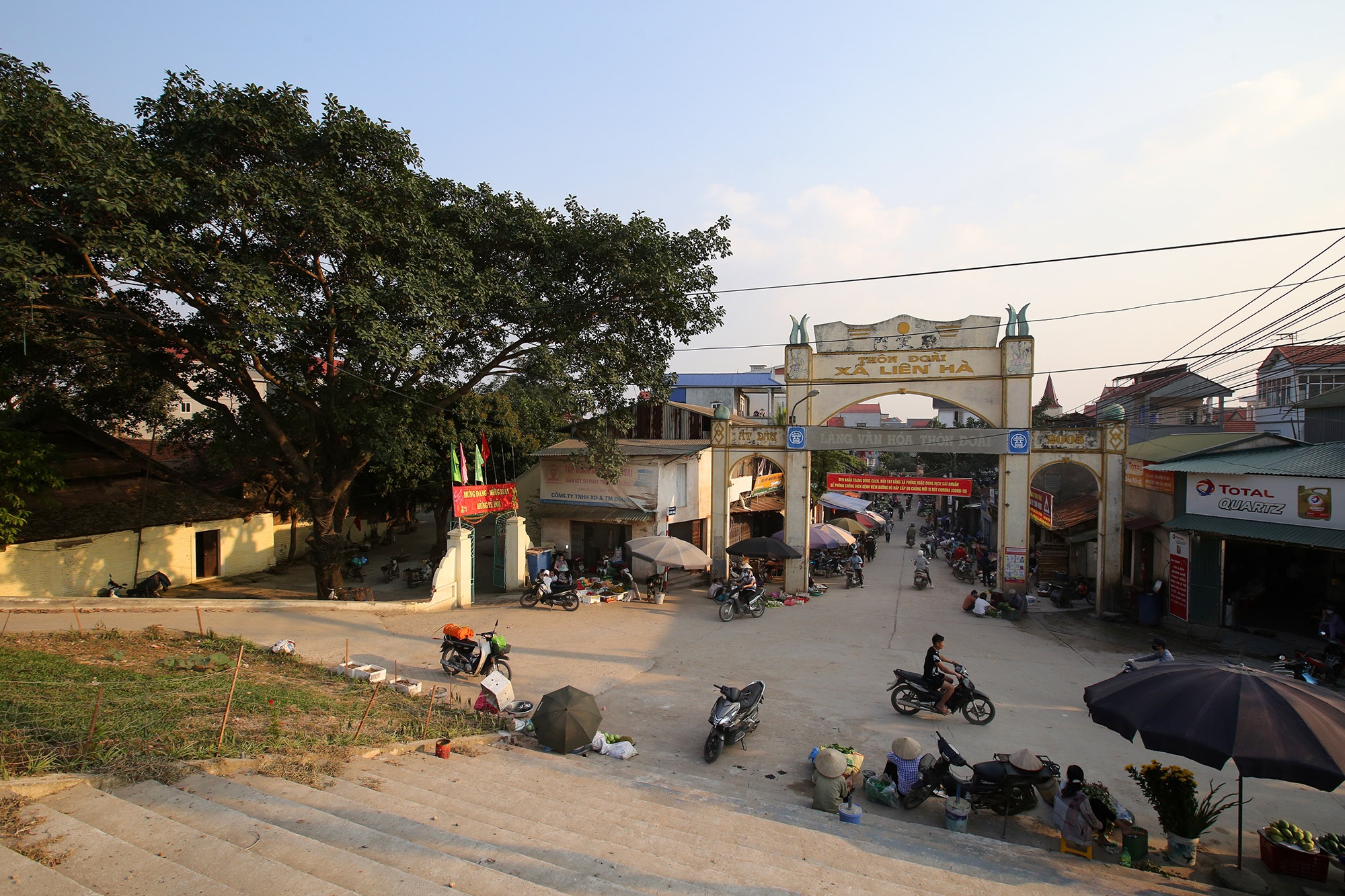 Vùng đất có nhiều cổng làng khủng - 16 Vùng đất có nhiều cổng làng khủng - 16