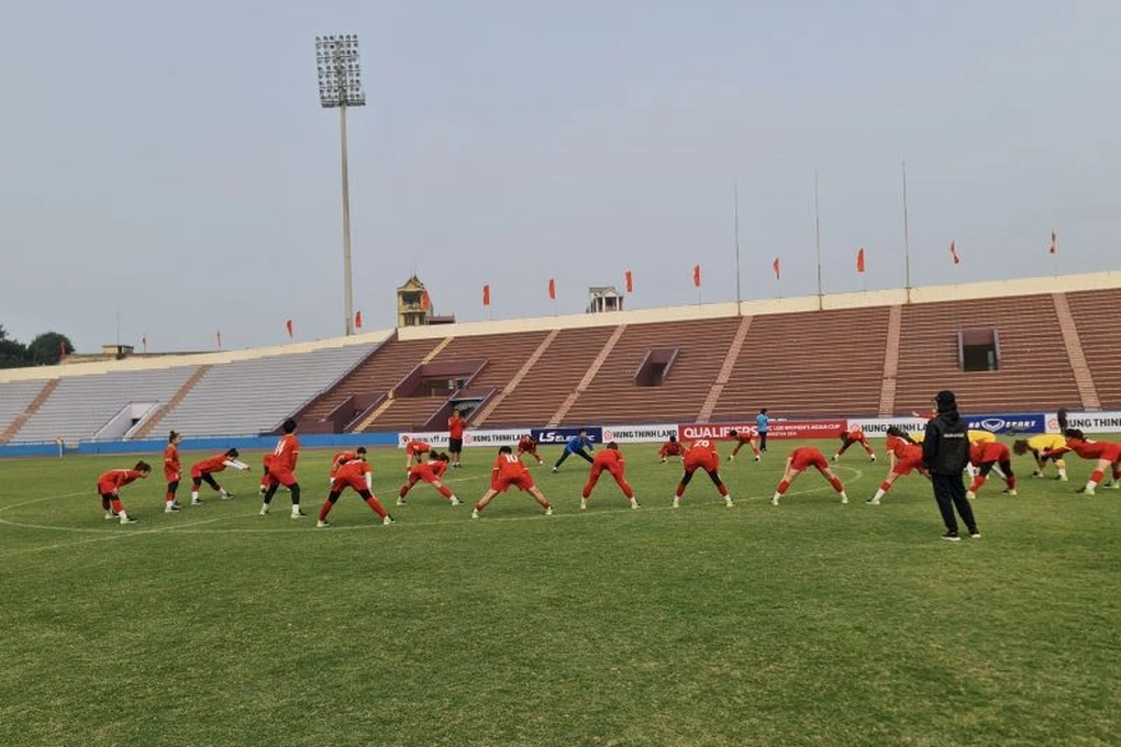 U20 nữ Việt Nam làm quen sân thi đấu chính thức - 1 U20 nữ Việt Nam làm quen sân thi đấu chính thức - 1