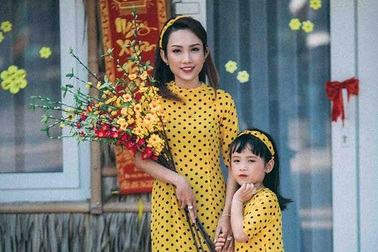 Ngọt ngào bộ ảnh du xuân của mẹ và con gái