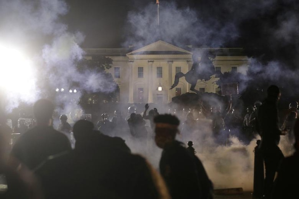 Tổng thống Trump đối mặt những ngày giông bão nhất trong nhiệm kỳ - 2 Tổng thống Trump đối mặt những ngày giông bão nhất trong nhiệm kỳ - 2