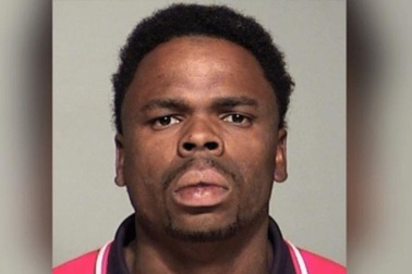 Chết cóng ngoài trời lạnh vì trốn cảnh sát trong bụi cây