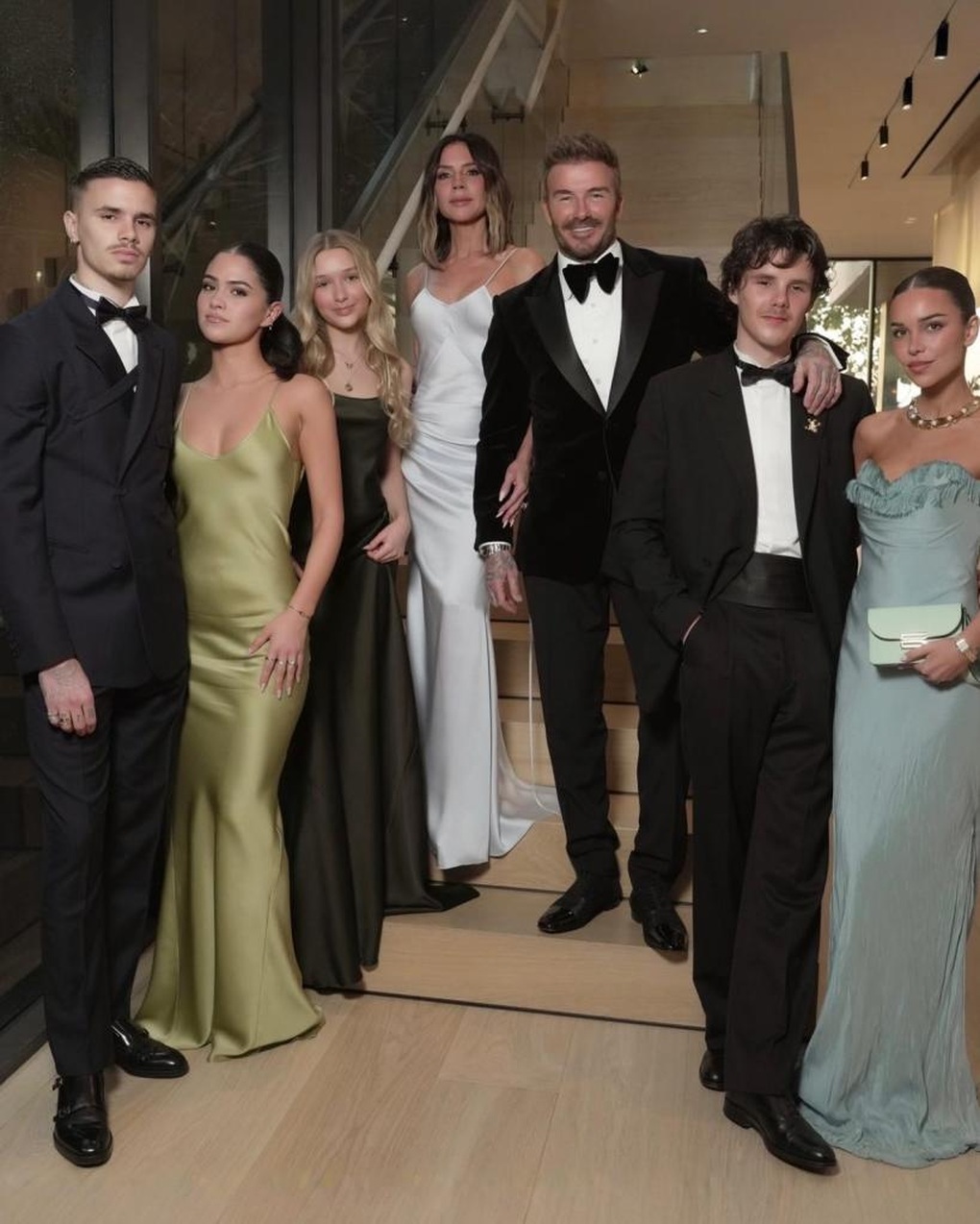 Nguồn cơn mâu thuẫn chia rẽ gia đình Beckham - 2 Nguồn cơn mâu thuẫn chia rẽ gia đình Beckham - 2