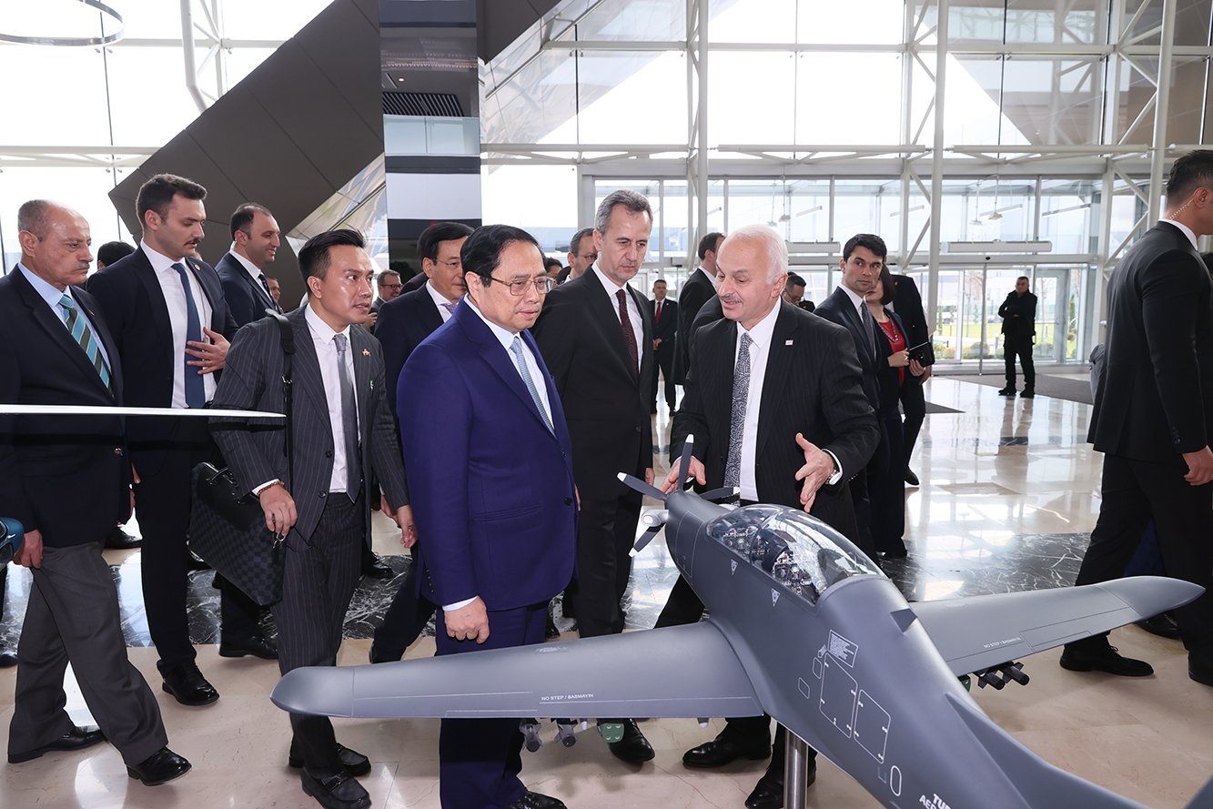 Thủ tướng thăm nơi sản xuất máy bay chiến đấu Thổ Nhĩ Kỳ - 5