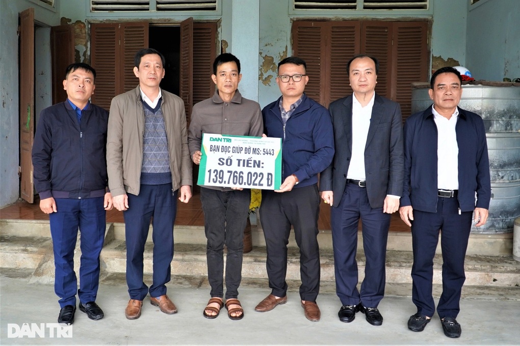 Bạn đọc Dân trí giúp đỡ bé gái bị ung thư hơn 200 triệu đồng - 1 Bạn đọc Dân trí giúp đỡ bé gái bị ung thư hơn 200 triệu đồng - 1