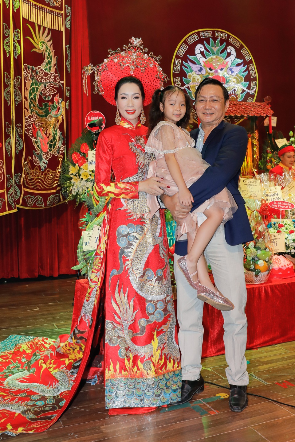 Á hậu Trịnh Kim Chi rưng rưng kể chuyện nghệ sĩ chật vật diễn không cát-xê - 3 Á hậu Trịnh Kim Chi rưng rưng kể chuyện nghệ sĩ chật vật diễn không cát-xê - 3