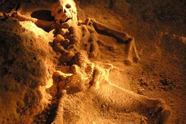 Rùng rợn hài cốt trinh nữ phát sáng trong hang địa ngục ở Belize