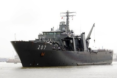 Tàu hải quân Singapore thăm TPHCM