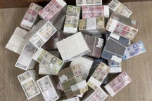 Chuyện hy hữu: Nhân viên ngân hàng "ế" đổi tiền mới ngày Tết