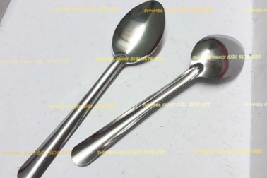 Nôn ói vì nuốt 2 thìa inox vào bụng