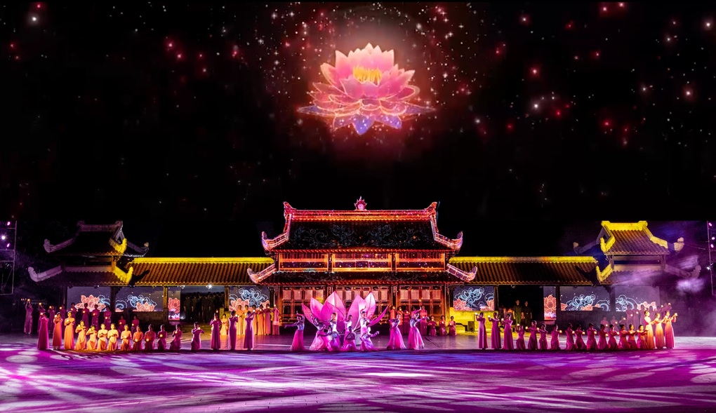 Đạo diễn Minh Trí tiết lộ hậu trường chương trình Khát vọng hòa bình - 2 Đạo diễn Minh Trí tiết lộ hậu trường chương trình Khát vọng hòa bình - 2