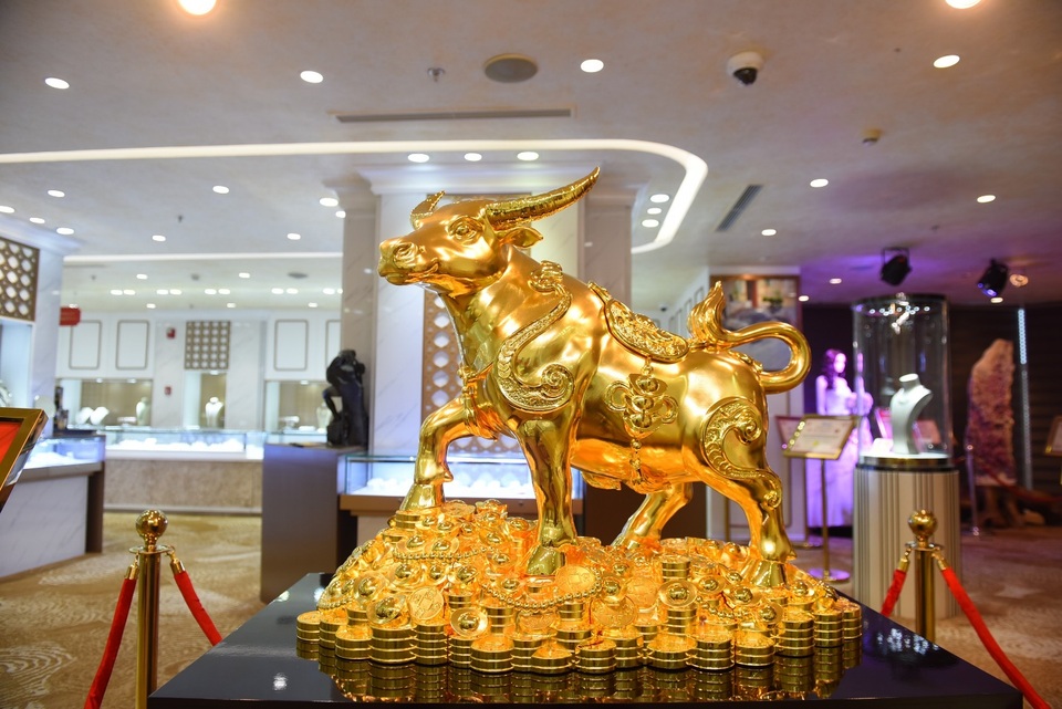 Hơn 300 ngàn sản phẩm của DOJI đã đến tay khách hàng dịp Thần Tài 2021 - 9 Hơn 300 ngàn sản phẩm của DOJI đã đến tay khách hàng dịp Thần Tài 2021 - 9