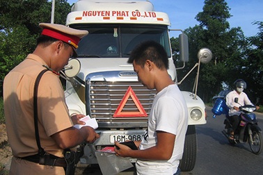Xử “nóng” nếu CSGT làm bậy