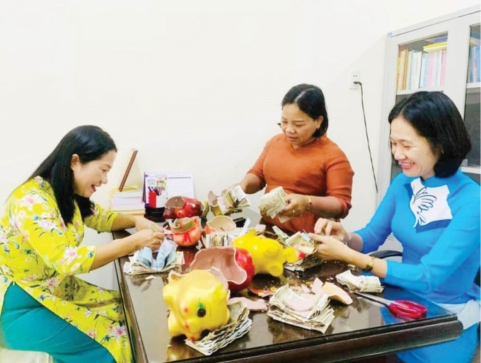 Mồ hình nuôi heo đất tiết kiệm đã giúp nhiều phụ nữ nghèo vượt qua khó khăn.