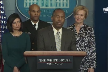 Bộ trưởng Mỹ hứng chỉ trích vì ho trong họp báo với Tổng thống Trump