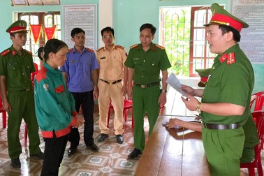 Khởi tố một phụ nữ đốt cỏ làm ruộng gây cháy rừng