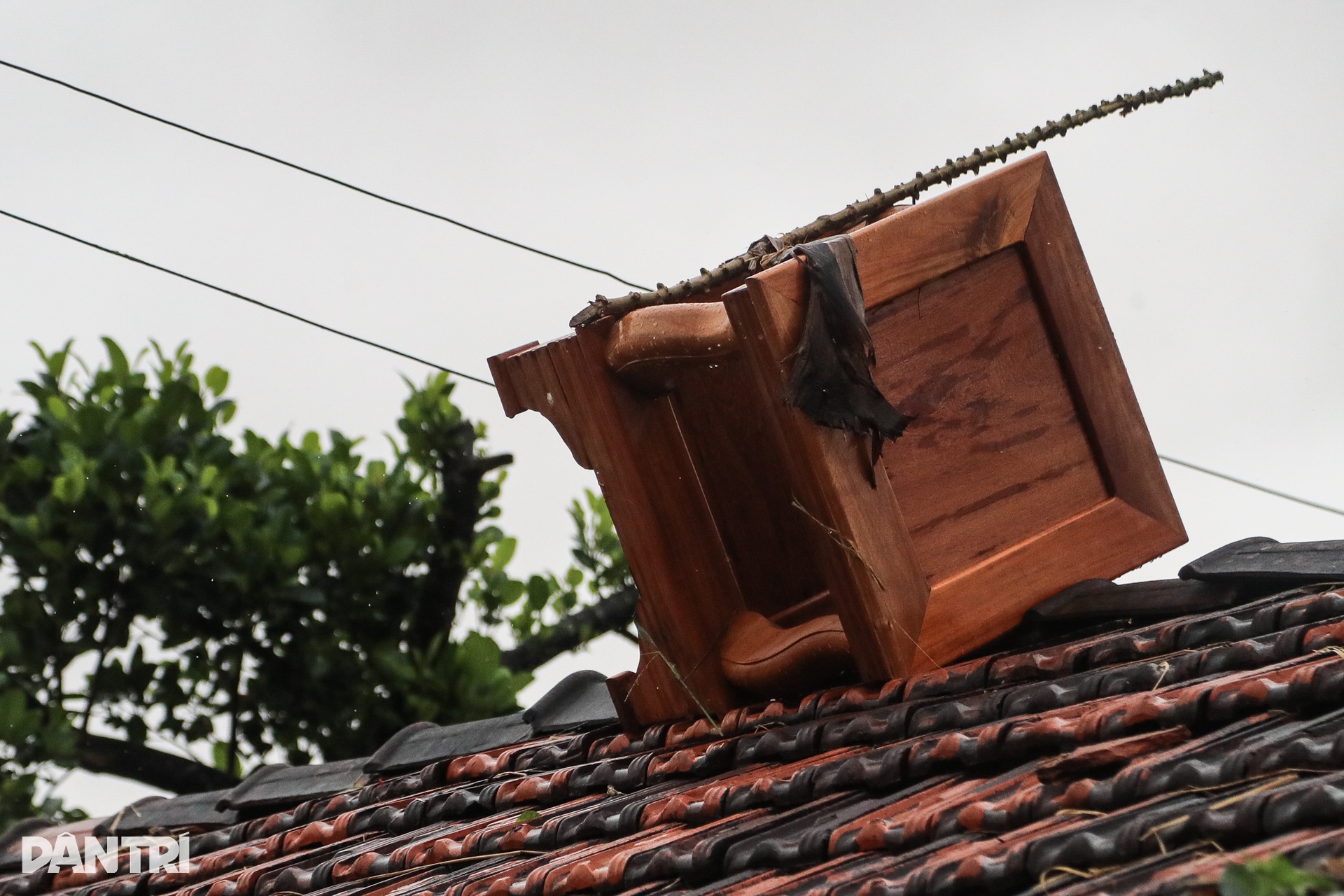 Những đám tang lạnh lẽo giữa vùng lũ chưa kịp rút ở Phú Yên - 9