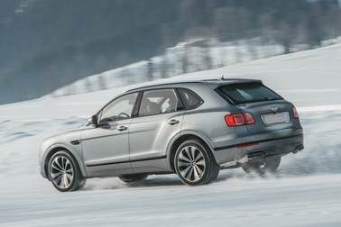 Bentley Bentayga Speed sẽ khiêu chiến Lamborghini Urus