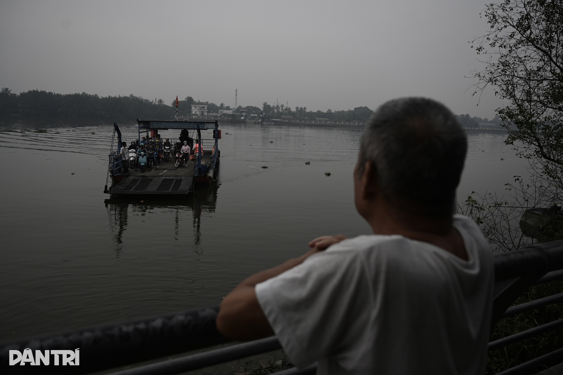 Người dân TPHCM vui khi phà Bình Quới hoạt động lại, hết đi vòng 10km - 1 Người dân TPHCM vui khi phà Bình Quới hoạt động lại, hết đi vòng 10km - 1
