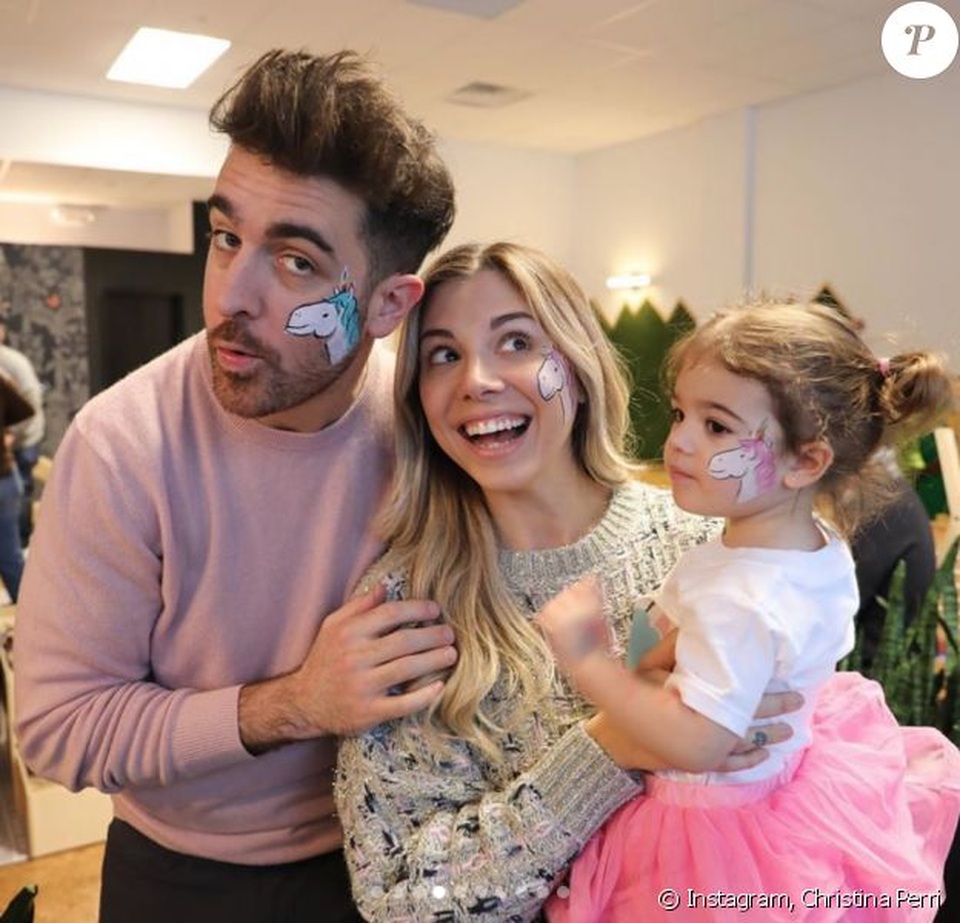 Christina Perri đau đớn khi mất đi đứa con vừa chào đời - 2 Christina Perri đau đớn khi mất đi đứa con vừa chào đời - 2