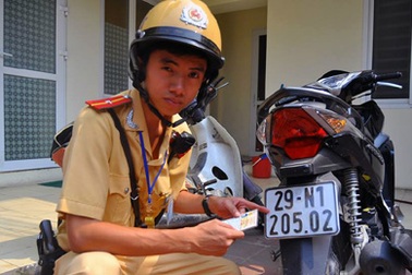 Hà Nội: Mua xe máy đầy đủ giấy tờ, vẫn “dính” xe gian