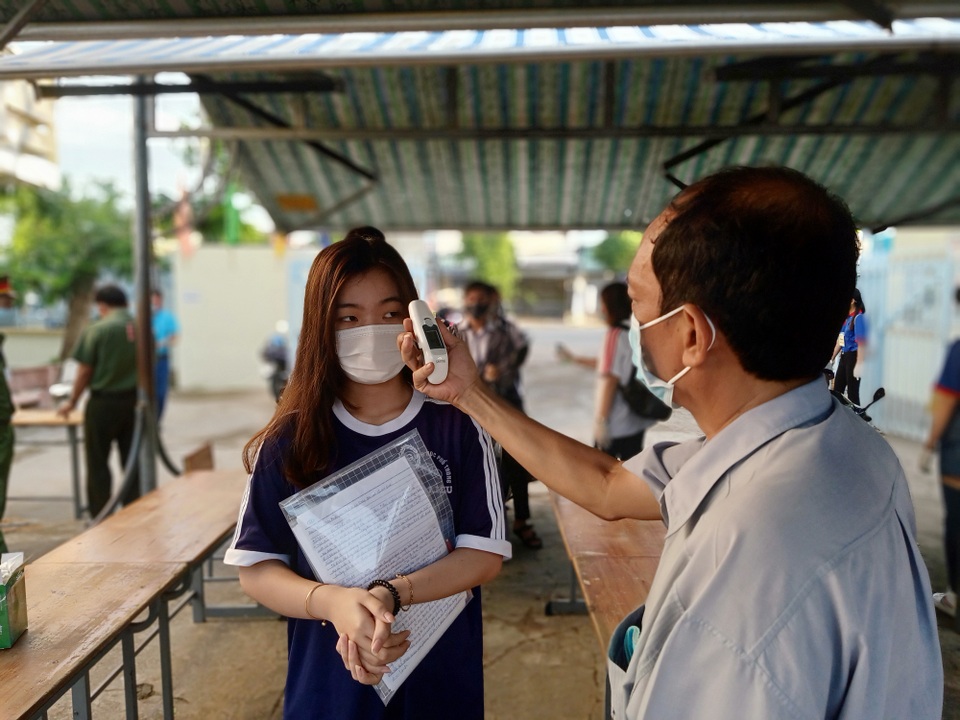 Bí thư Bạc Liêu trực tiếp đi kiểm tra phòng thi tốt nghiệp THPT - 1 Bí thư Bạc Liêu trực tiếp đi kiểm tra phòng thi tốt nghiệp THPT - 1