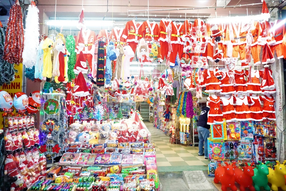 Không khí Noel sớm trên khắp nẻo đường ở TP Đà Nẵng - 1 Không khí Noel sớm trên khắp nẻo đường ở TP Đà Nẵng - 1
