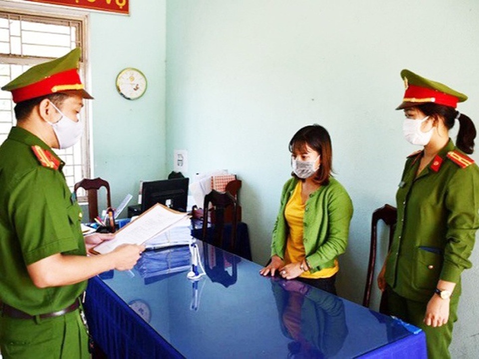 Nổ làm dịch vụ đáo hạn ngân hàng, lừa đảo gần 4 tỷ đồng - 1 Nổ làm dịch vụ đáo hạn ngân hàng, lừa đảo gần 4 tỷ đồng - 1