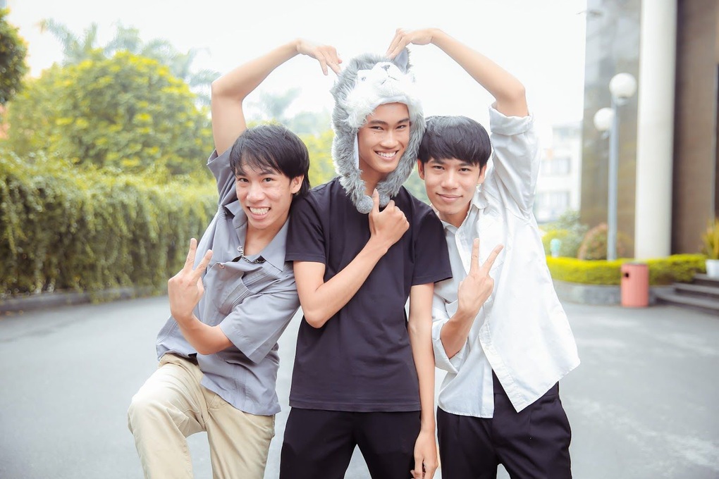 Nhận nút vàng YouTube chỉ sau 4 video, nhóm 1977 Vlog giờ ra sao? - 1 Nhận nút vàng YouTube chỉ sau 4 video, nhóm 1977 Vlog giờ ra sao? - 1