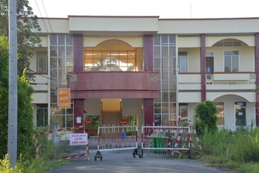 Người phụ nữ bán vé số bất ngờ lẻn vào khu điều trị bệnh nhân Covid-19