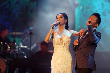 Bằng Kiều “ấm ức” tiết lộ Hồng Nhung là cháu họ nhưng vẫn phải gọi “chị”