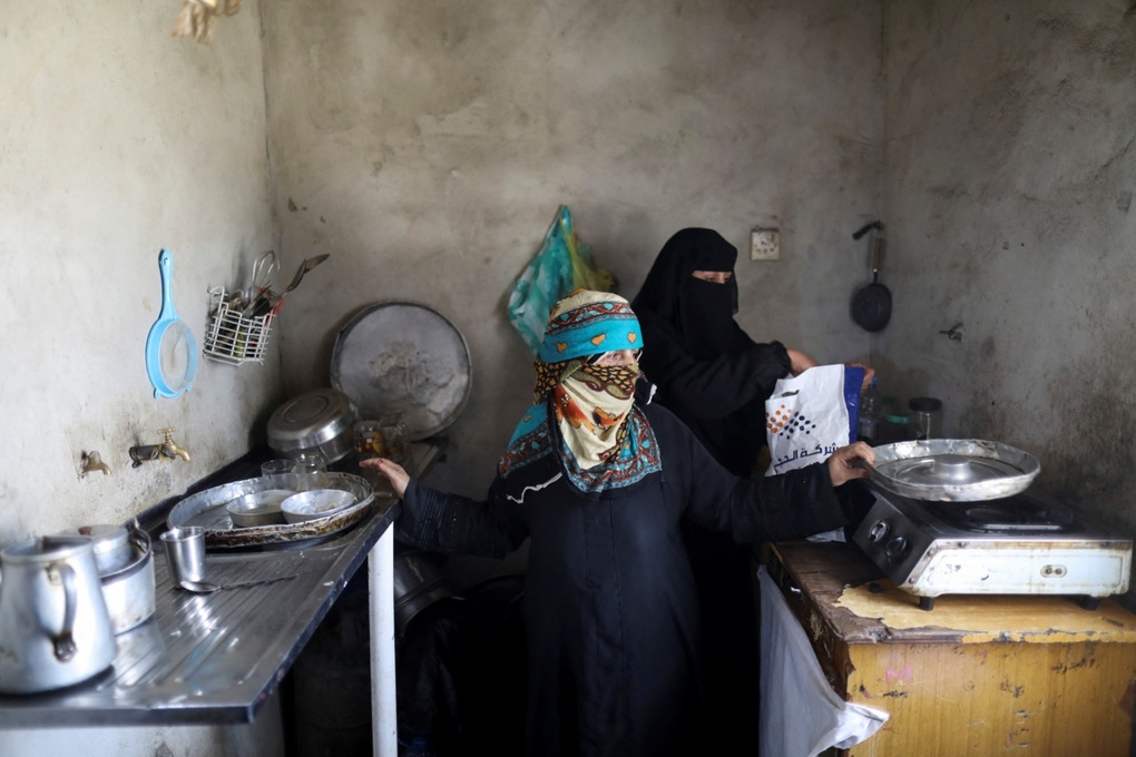 Bữa ăn đơn sơ trong nạn đói của người Yemen - 1 Bữa ăn đơn sơ trong nạn đói của người Yemen - 1
