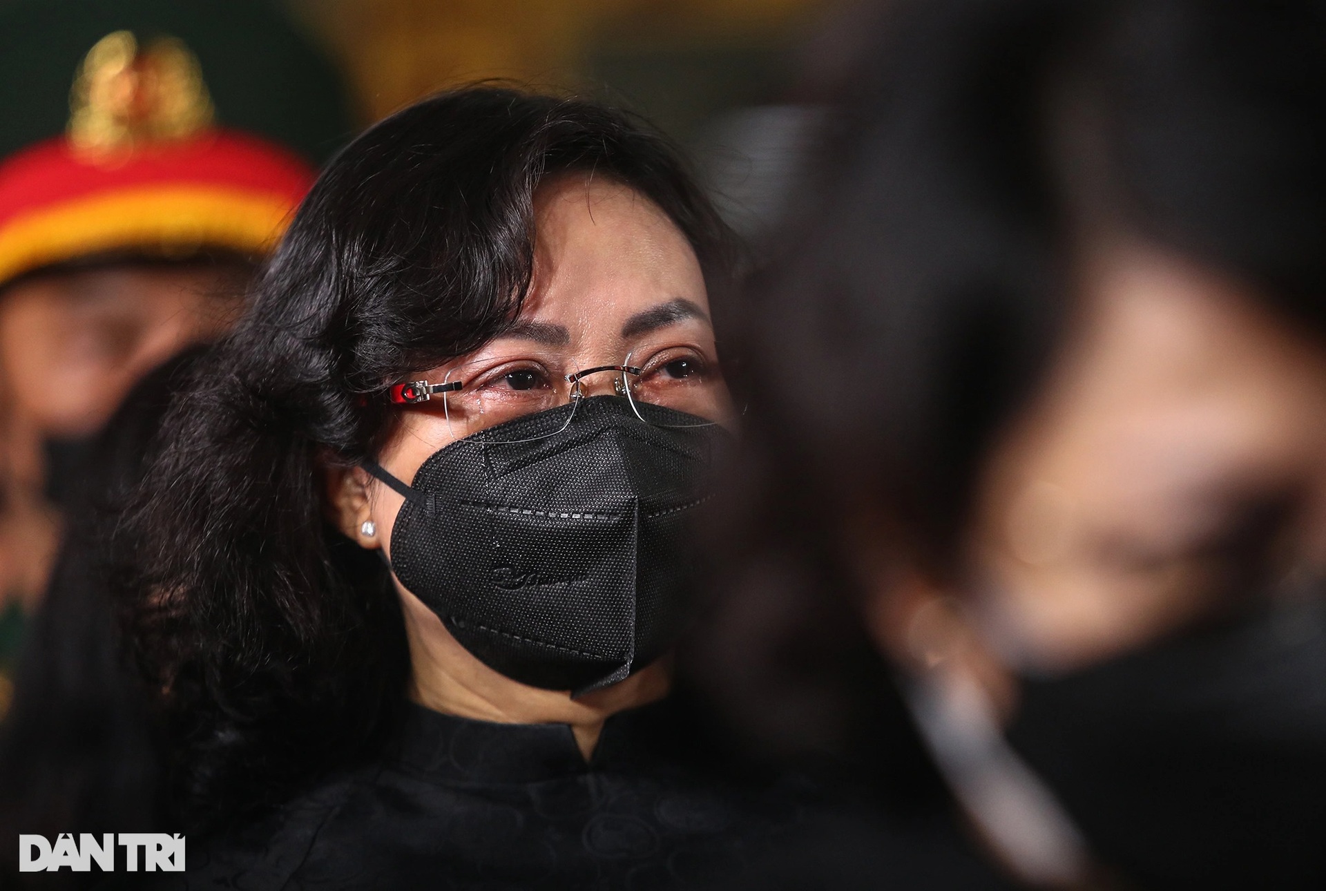 Người dân TPHCM tiễn đưa Phó Chủ tịch Lê Hòa Bình về nơi an nghỉ cuối cùng - 8 Người dân TPHCM tiễn đưa Phó Chủ tịch Lê Hòa Bình về nơi an nghỉ cuối cùng - 8