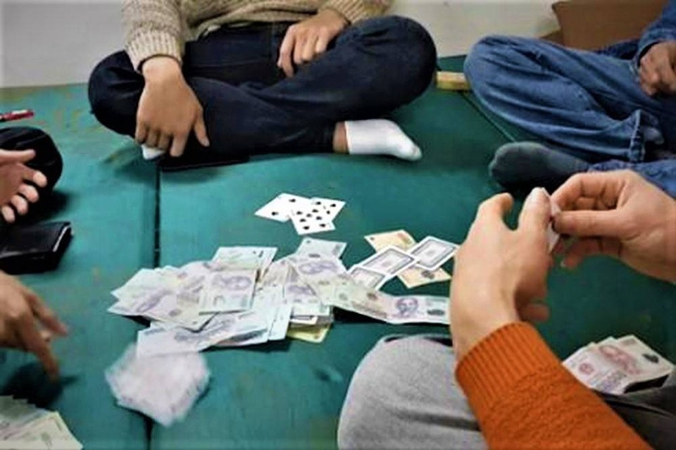 3 cán bộ huyện bị khởi tố do liên quan tội đánh bạc - 1 3 cán bộ huyện bị khởi tố do liên quan tội đánh bạc - 1