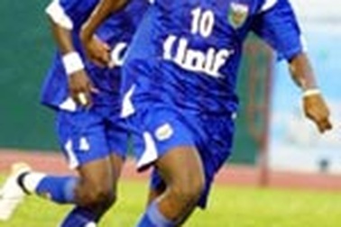 Kiatisak - Sarayoot, cặp tiền đạo "đáng gờm"