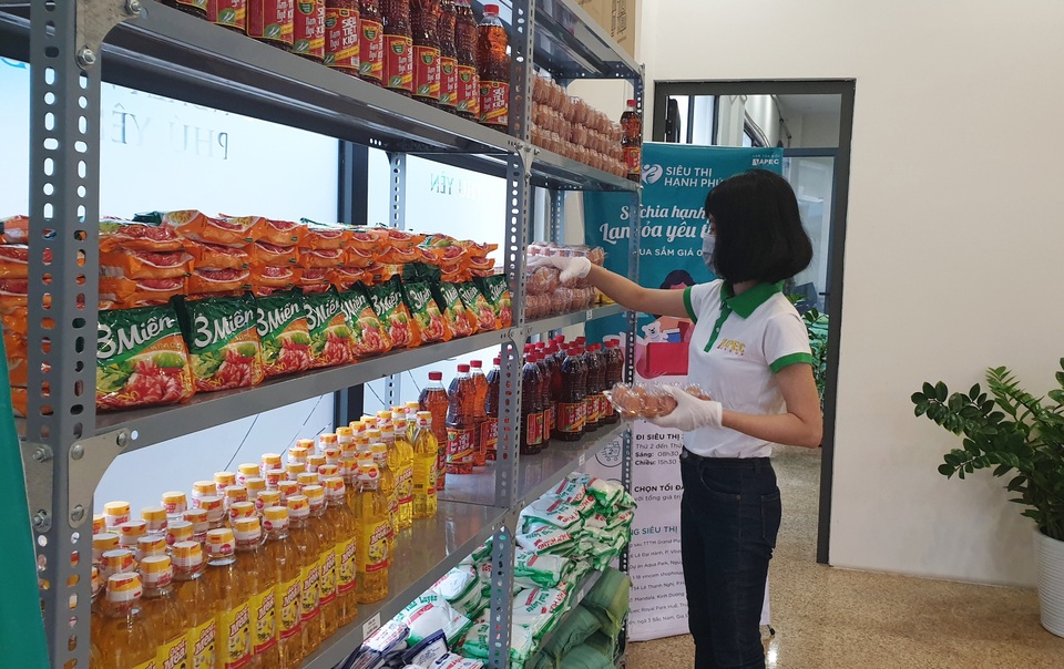 “Siêu thị 0 đồng” - Siêu thị hạnh phúc của người nghèo! - 7 “Siêu thị 0 đồng” - Siêu thị hạnh phúc của người nghèo! - 7