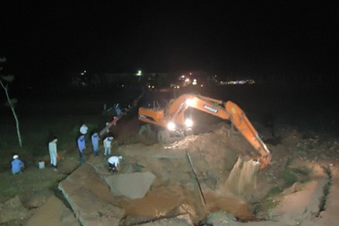 Đường ống dẫn nước sạch sông Đà vỡ lần thứ 7