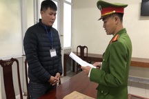 Tài xế xe buýt không chấp hành biển báo, tông chết bé trai