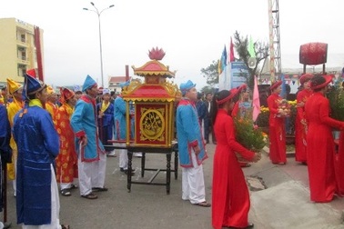 Rộn ràng khai hội cầu ngư ở Đà Nẵng