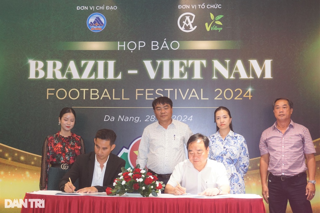 Huyền thoại bóng đá Brazil và Việt Nam sẽ đá giao hữu vào tháng 4 - 1 Huyền thoại bóng đá Brazil và Việt Nam sẽ đá giao hữu vào tháng 4 - 1