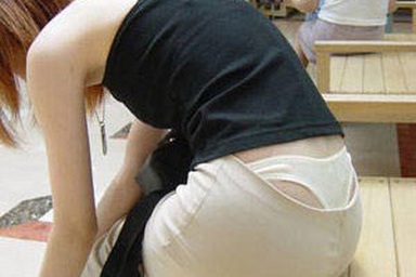 Bẽ mặt vì tội cố tình “hở hang”