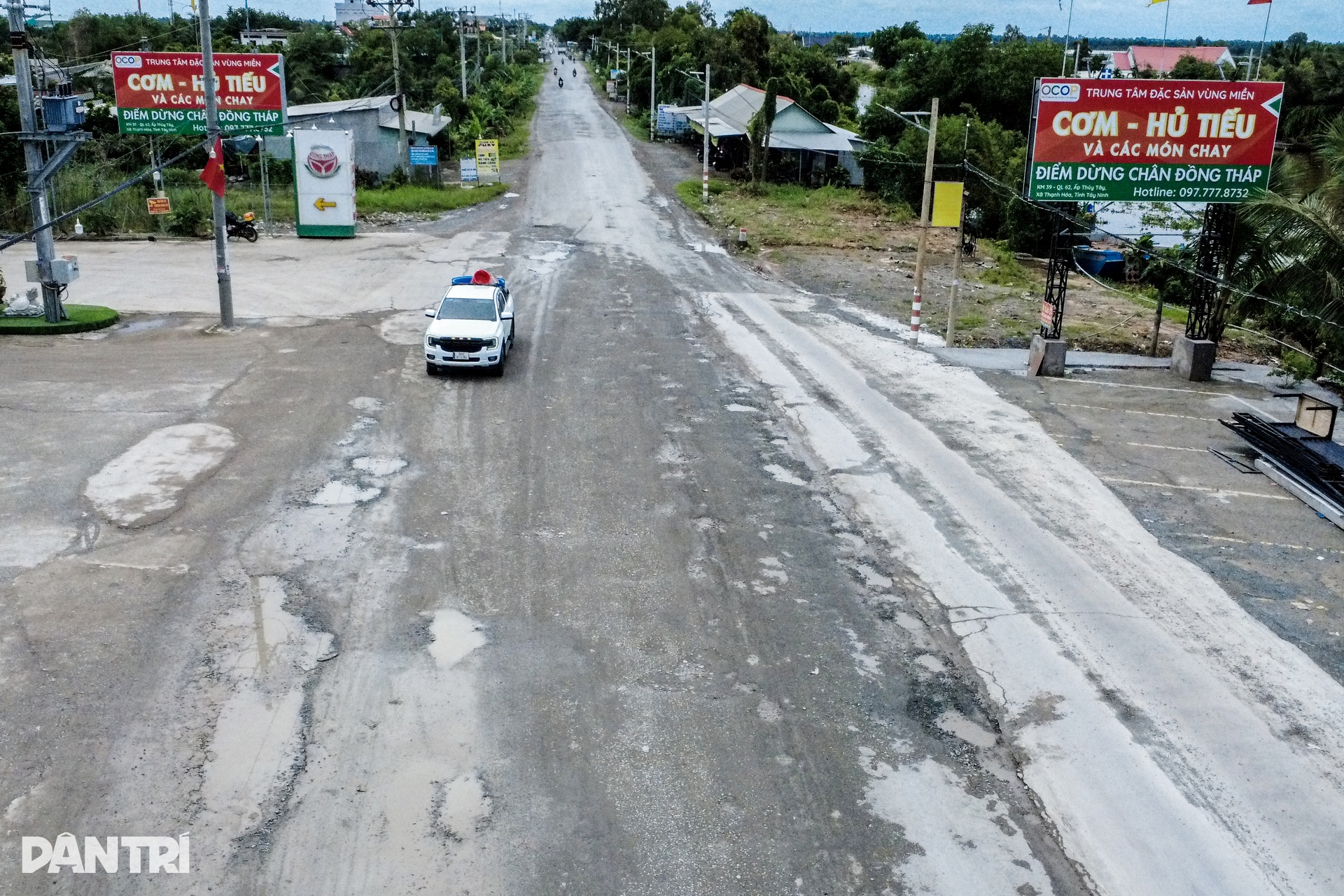 Quốc lộ 62 ở Tây Ninh xuống cấp nghiêm trọng, mặt đường chi chít “ổ gà” - 1 Quốc lộ 62 ở Tây Ninh xuống cấp nghiêm trọng, mặt đường chi chít “ổ gà” - 1